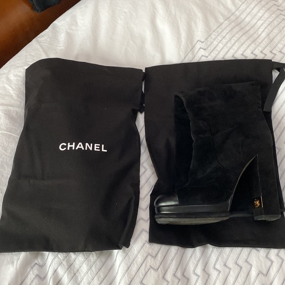 Chanel black suede and leather boots - Picture 7 of 7